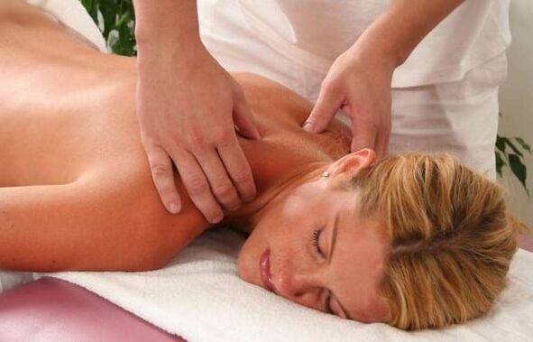 Massage der Halswirbelsäule mit Osteochondrose